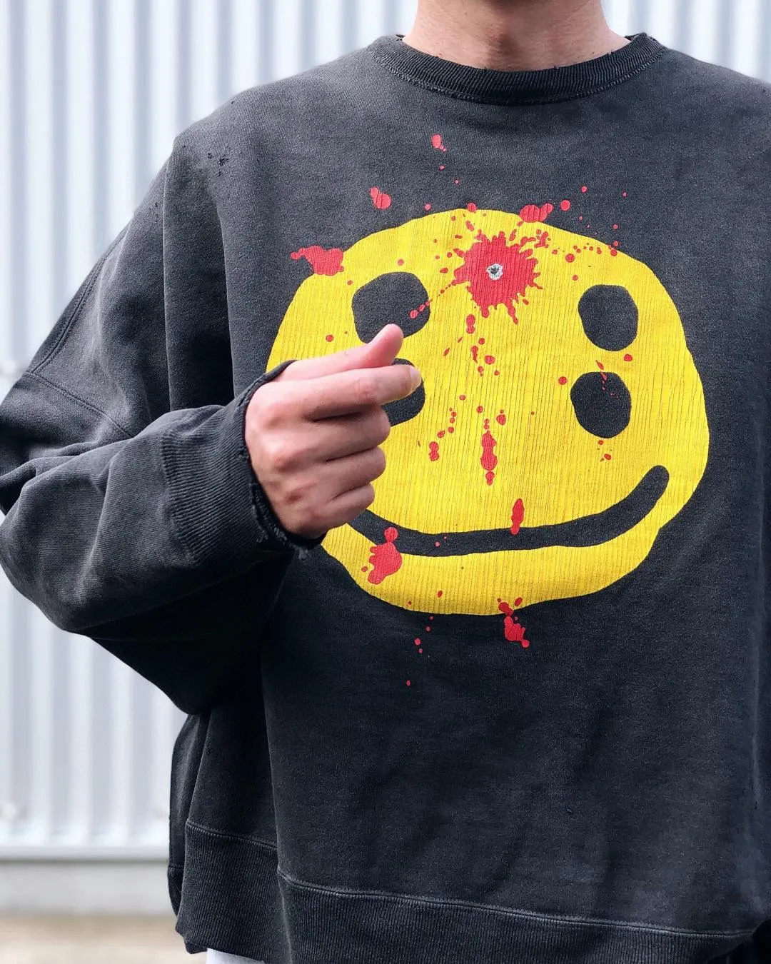 SAINT Mxxxxxx x CACTUS PLANT FLEA MARKET SMILE SWEATER SHIRT CPFM co-branded sweatshirt with smiley face, washed black S-XL, ready-to-wear Assute dyeing, heavy fermentation washing, multi-position spray fading, ultra-complex manual polishing/destruction treatment/special shearing treatment, special striped cuffs/multi-position shearing/pure handmade graffiti and dirty The only correct co-branded main wheat label/wash water label/little angel anti-counterfeiting label in the entire network